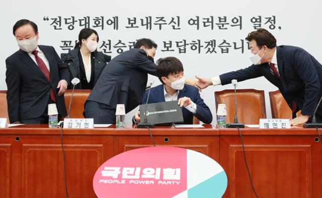 '당무우선권'이 뭐길래...윤석열 편든 김재원, 이준석에 견제구