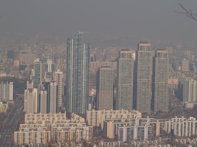 서울 강남구 도곡동 타워팰리스와 주변 아파트. 한국일보 자료사진