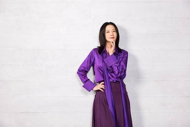 32년 만의 연극 복귀! 이영애, 눈물의 고백과 압도적인 연기력으로 돌아왔다 [HI★인터뷰]