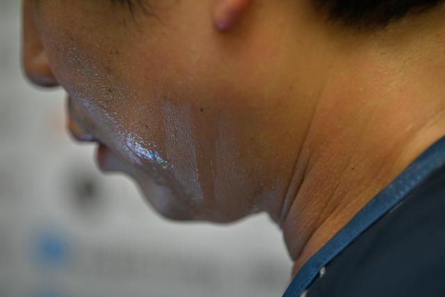 송정민(가명)씨의 뺨에 땀이 흐르고 있다. 남동균 인턴기자