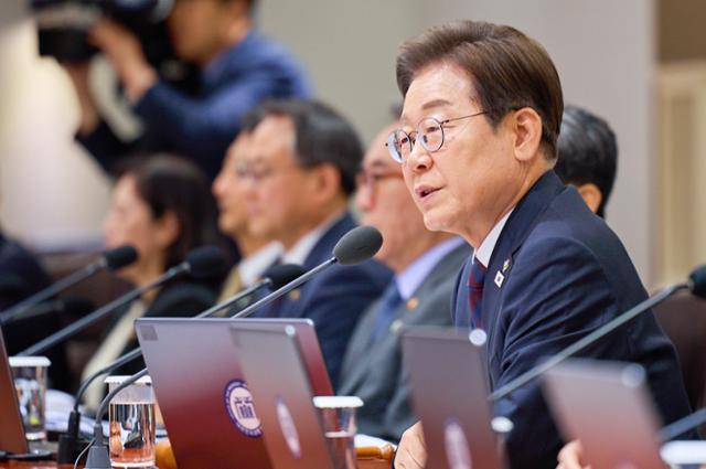이재명 대통령이 지난달 10일 서울 용산구 대통령실 청사에서 열린 국무회의에서 모두발언을 하고 있다. 대통령실 제공
