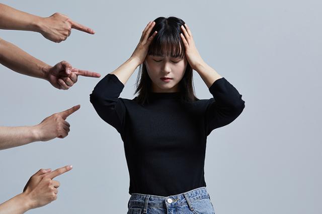 한국임상우울증학회가 성인 1,195명을 대상으로 진행한 '위로 또는 상처가 되는 말'에 대한 설문조사에 따르면, 국내 성인들이 상대에게 들었을 때 가장 상처가 되는 말은 "당신보다 더 힘든 사람도 많아요"였다. 게티이미지뱅크