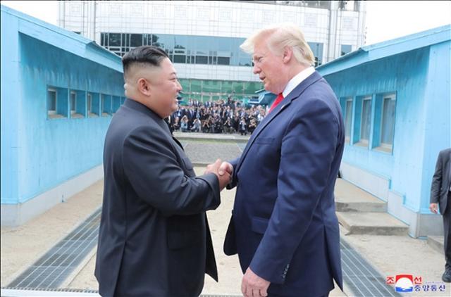 Photo of kim Jong-un and donald Trump from 2019.