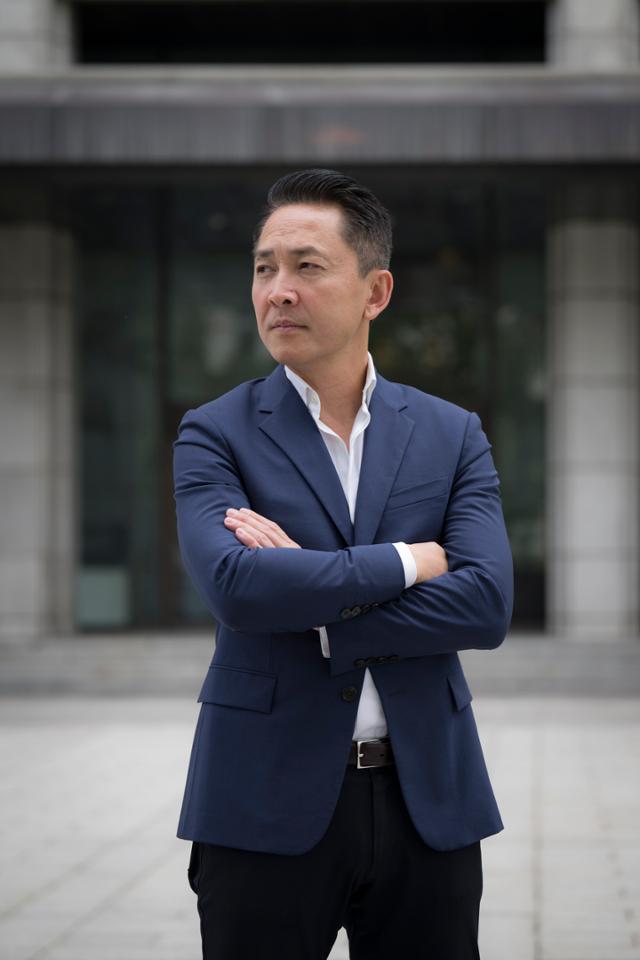 비엣 타인 응우옌은 "작가로서 진실을 이야기하고자 한다면 정치적 이야기를 하는 것은 불가피하다"며 "정부의 검열뿐 아니라, 두려움 때문에 스스로를 검열하고 있지는 않은지에 대해서도 고민을 많이 한다"고 했다. 민음사 제공