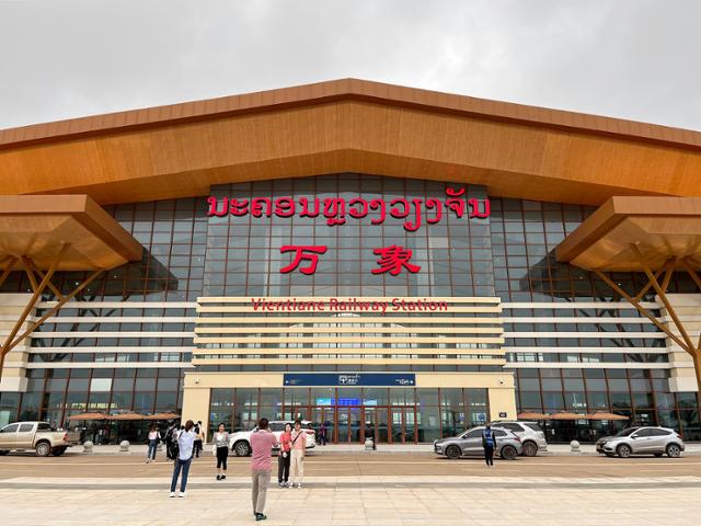 2023년 10월 라오스 비엔티안에 위치한 라오스-중국 철도 비엔티안 역사. 중국풍으로 건축됐다. 비엔티안=허경주 특파원
