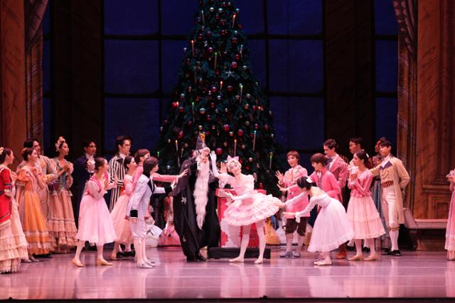 유니버설발레단 '호두까기인형'. 유니버설발레단 제공