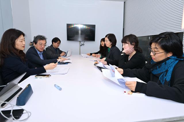 격동의 시대, 나침반이 된 책들로 풍성했던 한 해 [한국출판문화상] - 뉴스 썸네일 이미지