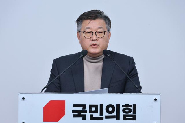 [오늘의 뉴스종합] 국민의힘 내홍 격화, 쿠팡 개인정보 유출 사태와 정치적 갈등 심화, 연말 청와대 앞 시민들의 목소리