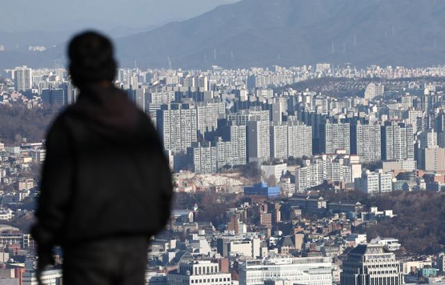 31일 서울 남산에서 바라본 아파트 단지. 뉴스1