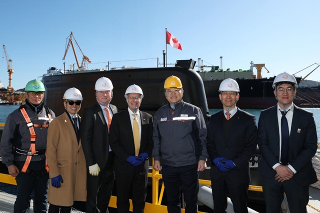 "정말 놀랍다" 60조 잠수함 사업 앞두고 K조선소 찾아 감탄한 캐나다 온... - 뉴스 썸네일 이미지